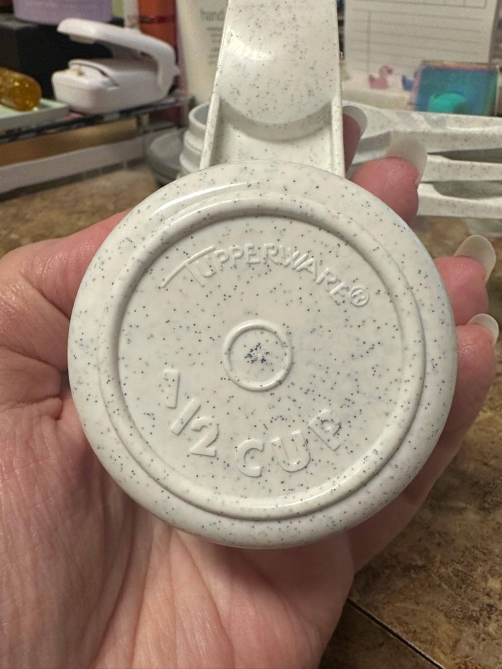 Vintage Tupperware Speckled White Measuring Cups Set - Picture 8 of 9